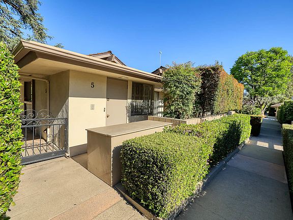 4th image of 1040 S Orange Grove Blvd Unit 5
