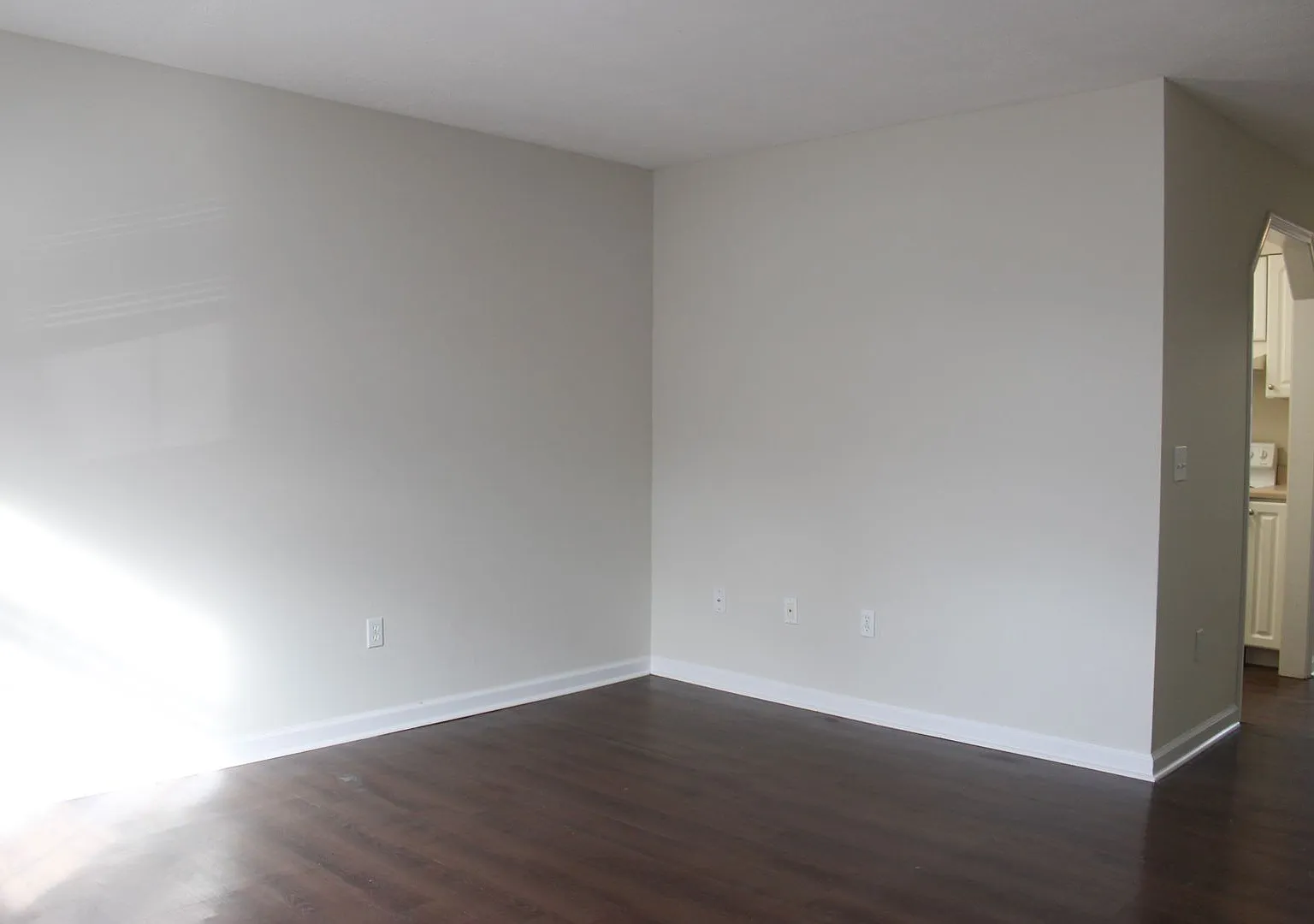1219 Byrne Ave — Photo 3