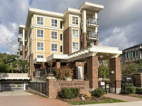 13883 Laurel Dr #717, Surrey, BC V3T 1A8
