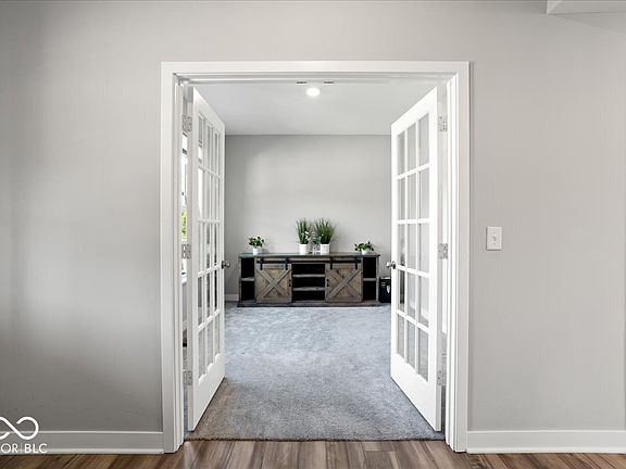 5th image of 5453 Cloverdale Ln