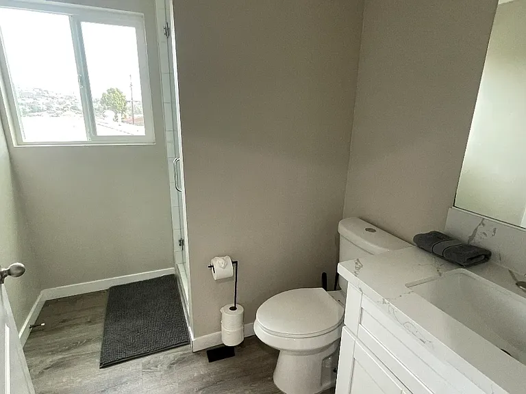 5354-5356 E Falls View Dr — Photo 4