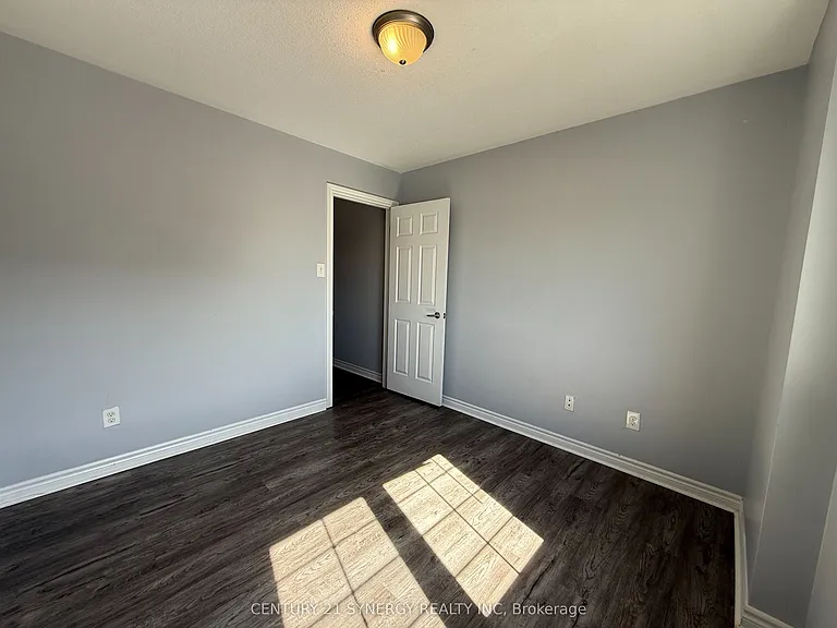 921 Messor Cres — Photo 12