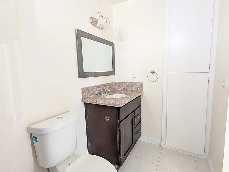 1340 W 85th St #3 — Photo 6