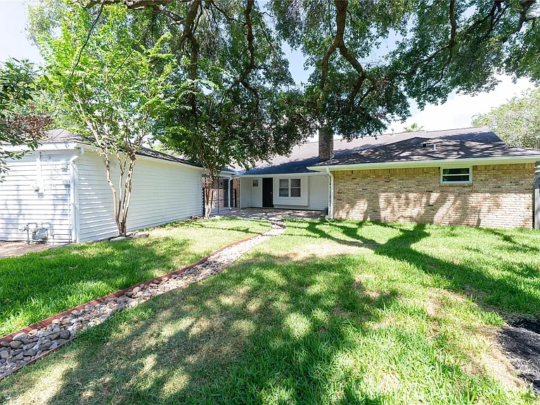 6119 S Braeswood Blvd — Photo 35