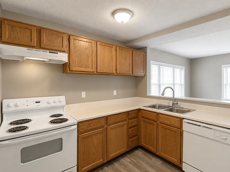 Roanoke Court Apartments — Photo 7
