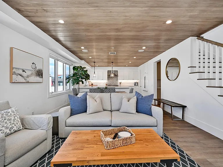 3940 Seashore Dr — Photo 10