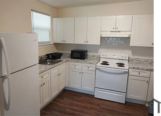1084 W 21st St #4 — Photo 10