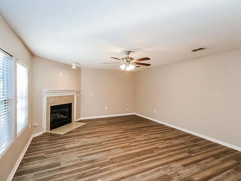 801 Crystal Spring Way St — Photo 6