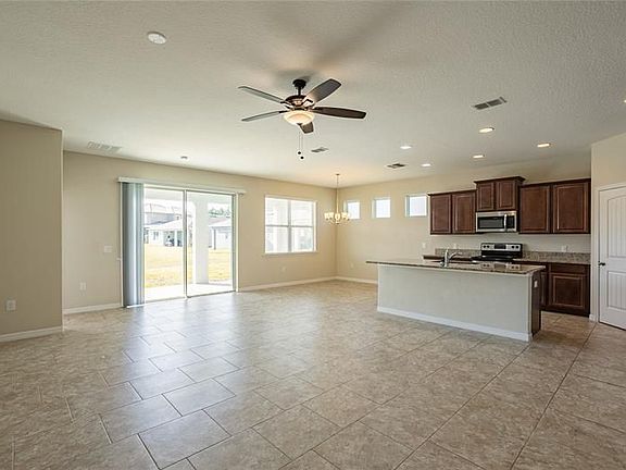 3rd image of 515 Wilmont Ter