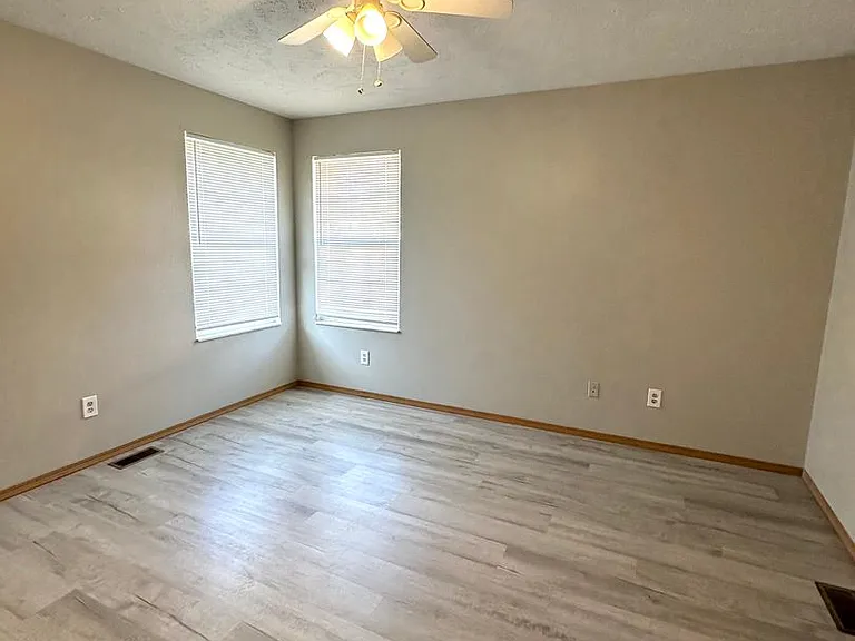 406 W Pawnee Ln — Photo 13
