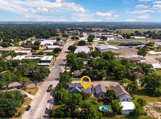 116 S Hackberry Ave, Luling, TX 78648