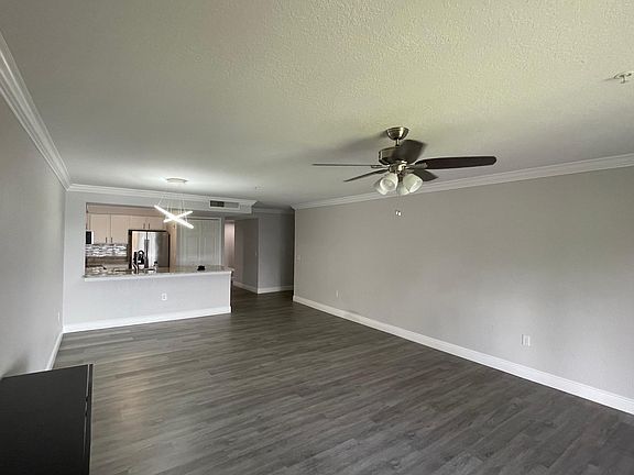 5th image of 13929 Fairway Island Dr APT 836