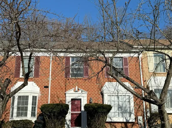 21 Island Run Ct, Catonsville, MD 21228