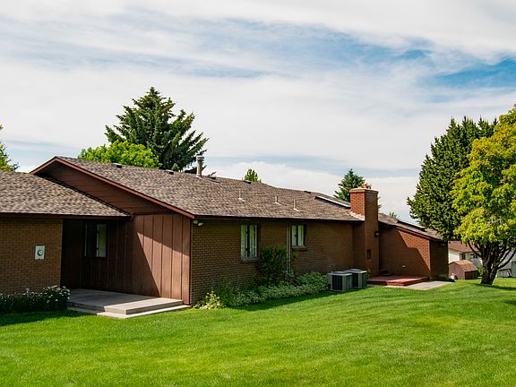 Exterior 5 - Backyard