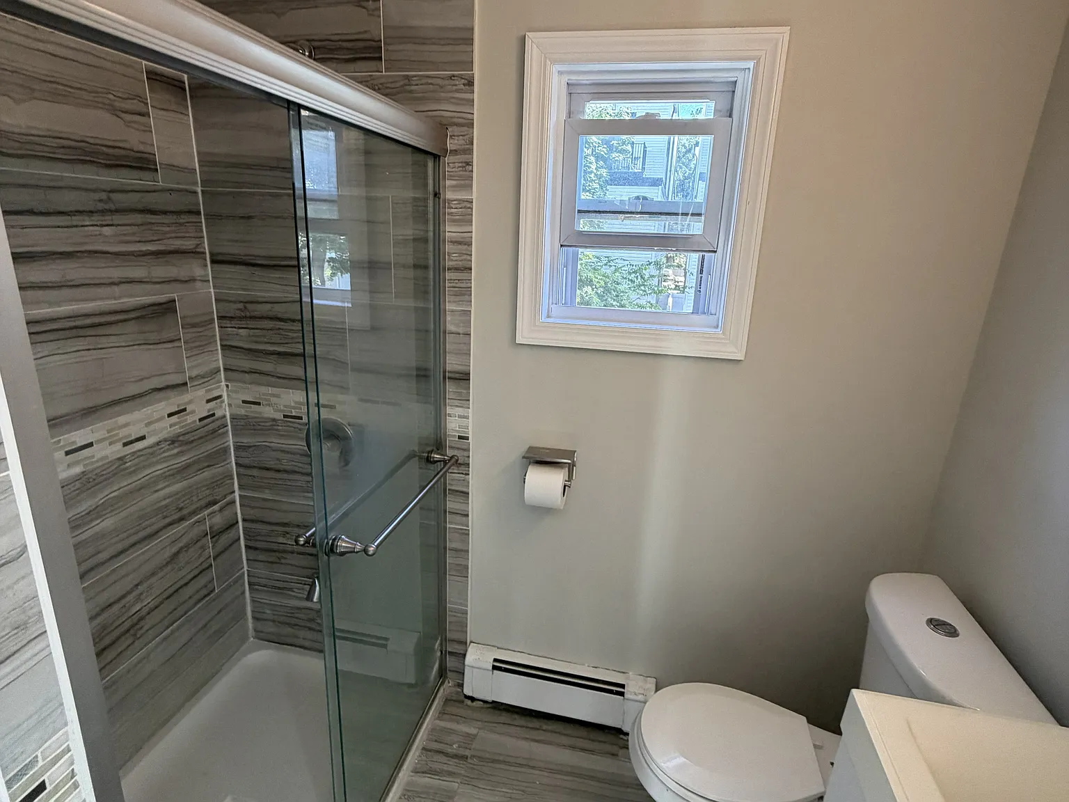 3 bed, 1000 sqft, $2,700 — Photo 2
