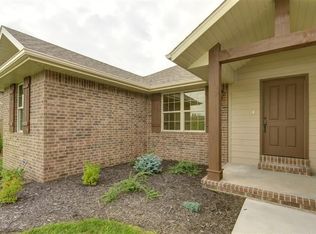 2084 W Richwood Rd, Ozark, MO 65721