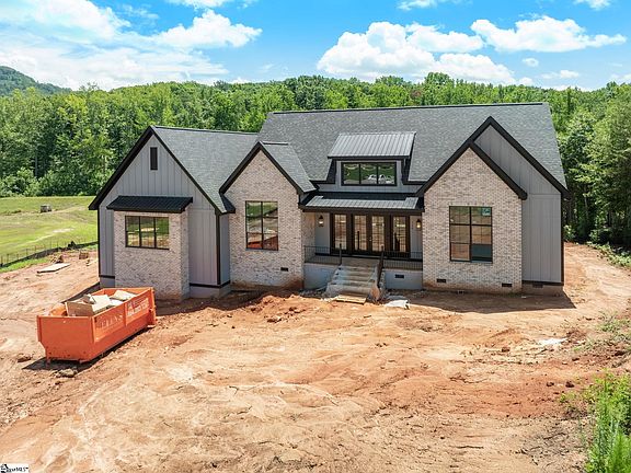 3rd image of 126 Pinelands Pl