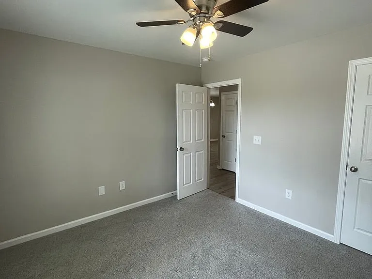 605 Frank St — Photo 16