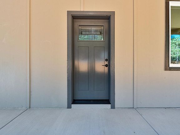 4th image of 5480 Daisy Dr