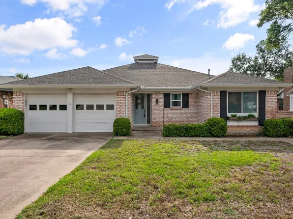 716 Putter Dr, Fort Worth, TX 76112