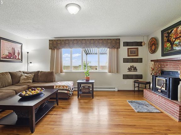 5th image of 3816 NE Pacific Way