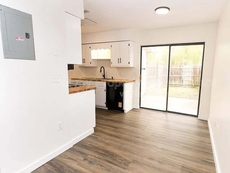 1118 McBrien Rd #B — Photo 4