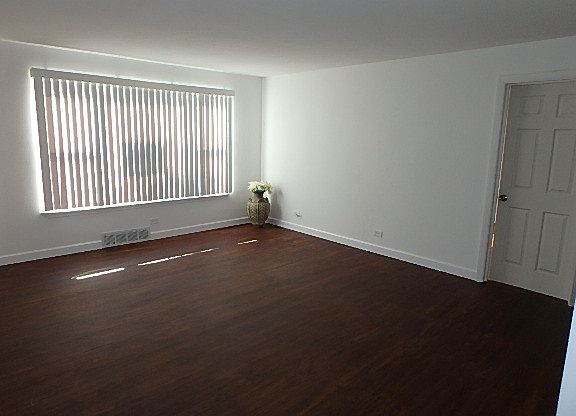 3rd image of 1002 Glen Ct