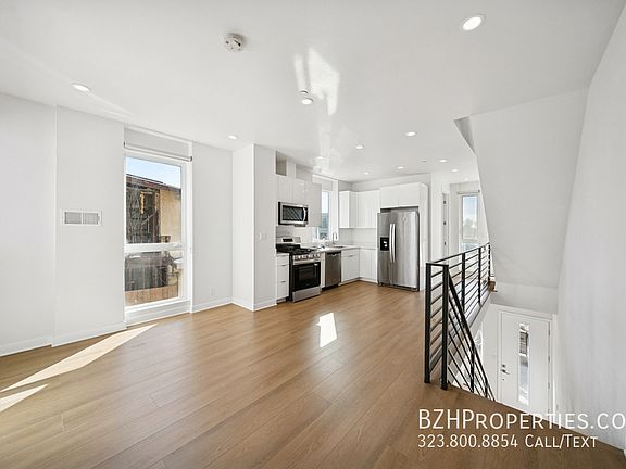 5th image of 4523 1/2 Saint Elmo Dr