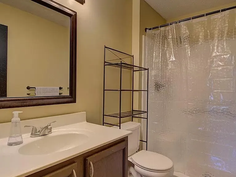 660 Friars Ln #2 — Photo 4
