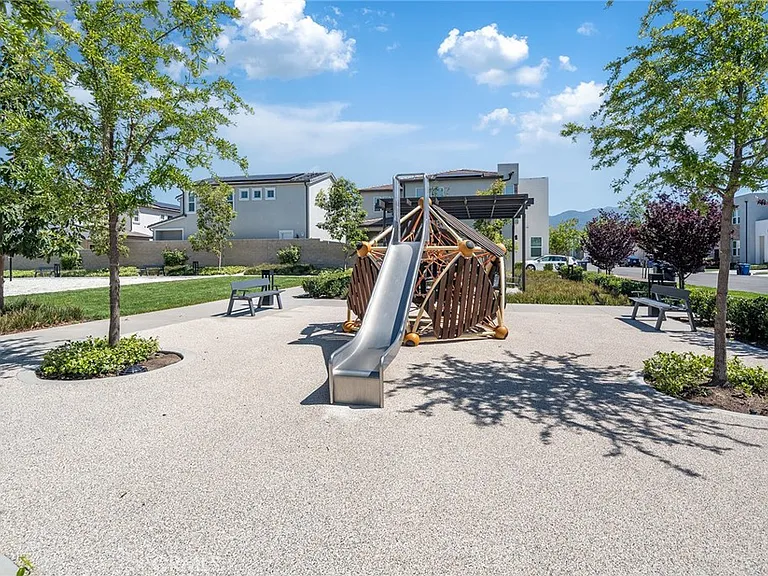141 Edna Pkwy — Photo 64