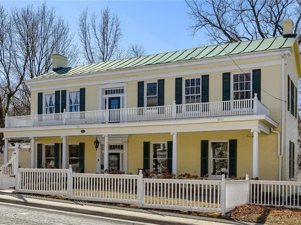 605 Short St, Weston, MO 64098