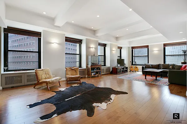 Sold by R New York | media 5