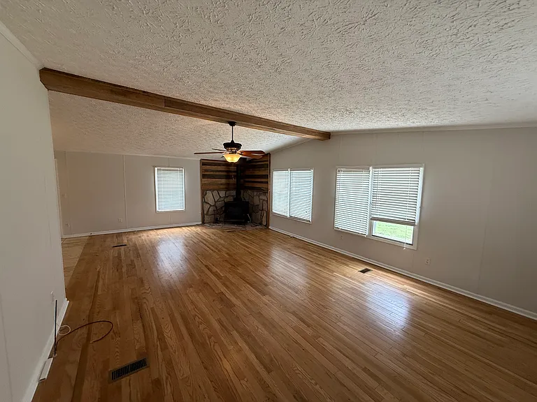 1311 Aycock Rd — Photo 2