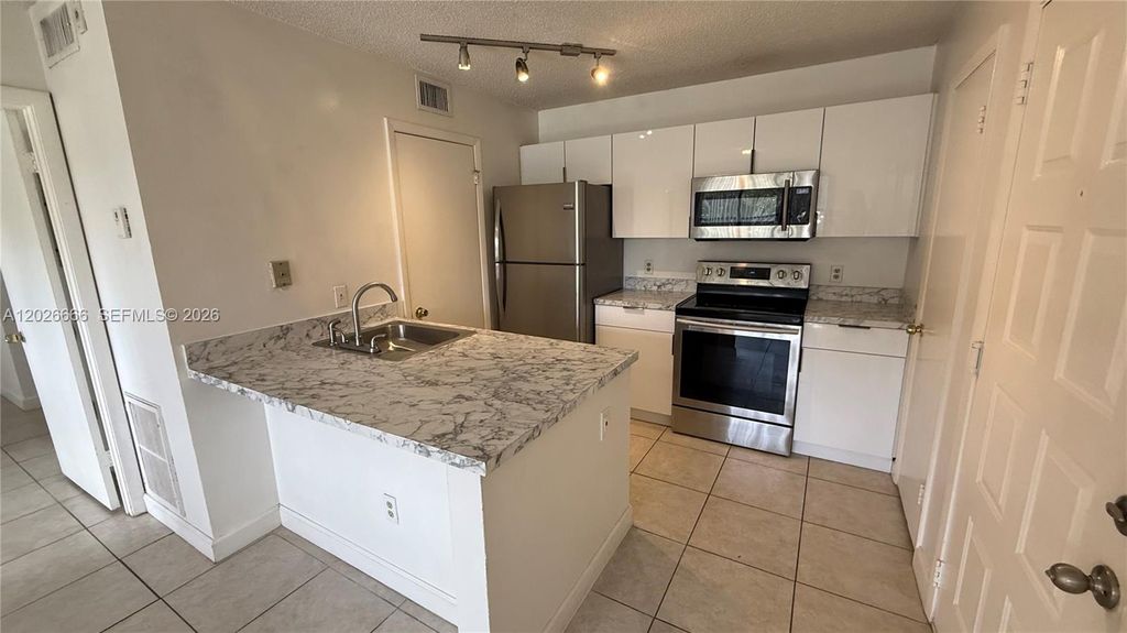 4581 W McNab Rd APT 20, photo 5