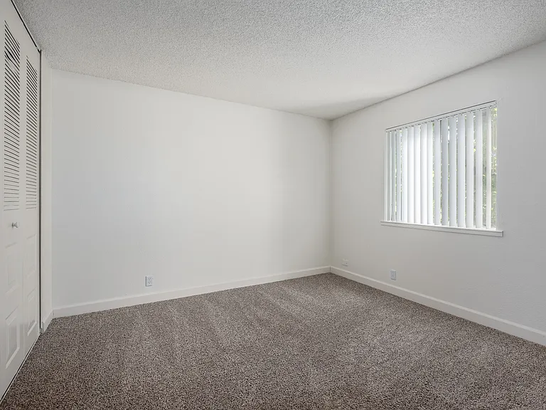 Rivercourt Apartments — Photo 18