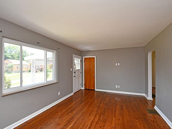 5th image of 1930 Acorn Dr