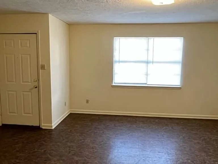 648 Mitchell St — Photo 13