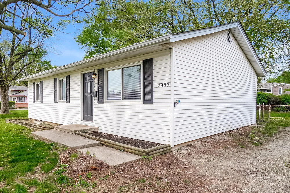 3 bed, 1.0 bath, 936 sqft, $1,680 — Photo 4