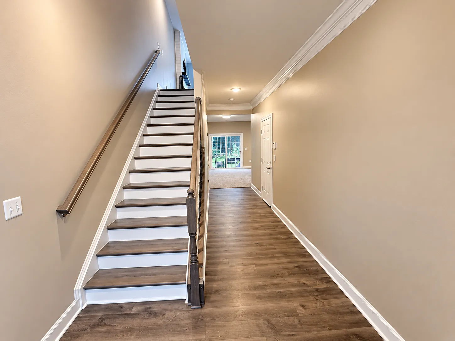 3 bed, 3.5 bath, 2133 sqft, $3,000 — Photo 2