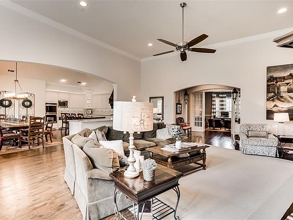 3rd image of 2420 Sunny Knoll Cir