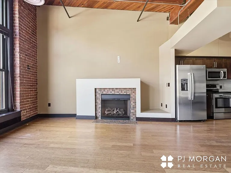 The Residence at Old Marketplace — Photo 5