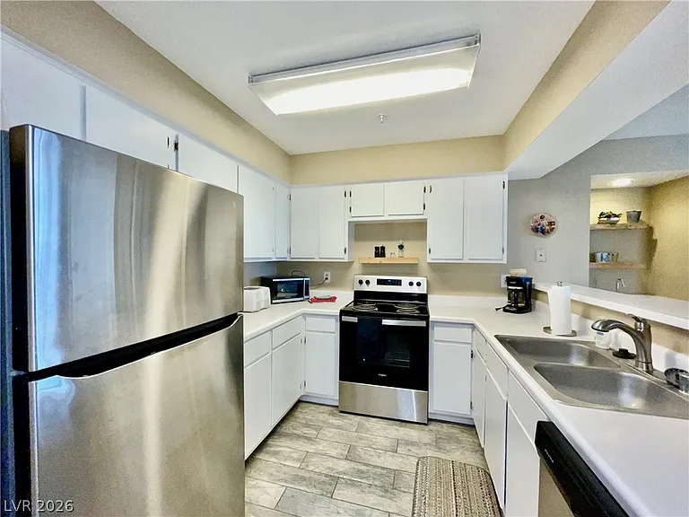 2040 Mesquite Ln #104 — Photo 5