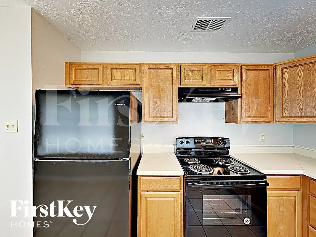 3 bed, 2.0 bath, 1378 sqft, $1,930 — Photo 3