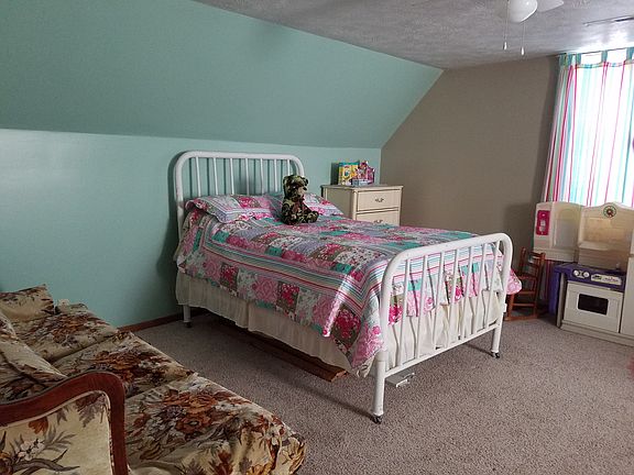 Upstairs bedroom diff. angle