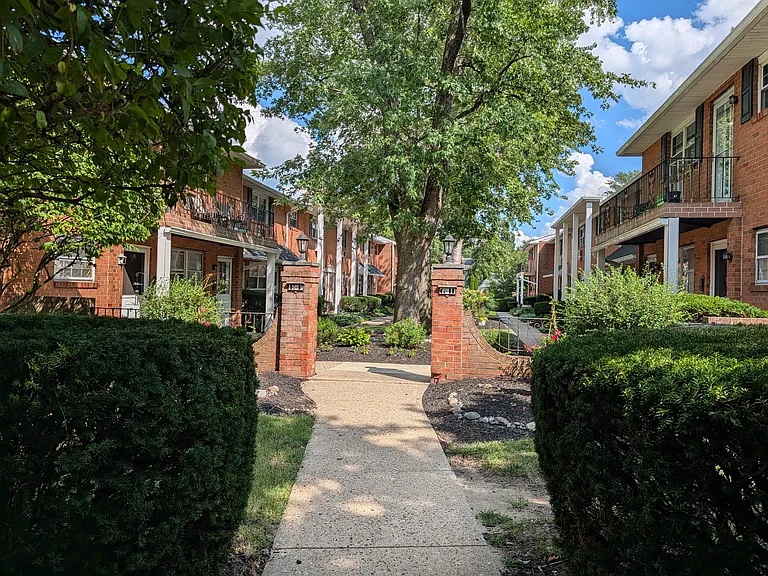 340 Woodlawn Ter #F5 — Photo 17
