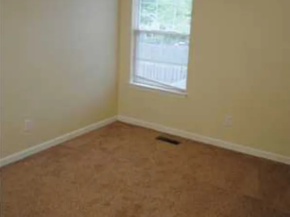 32 Park Dr S, Clanton, AL 35045
