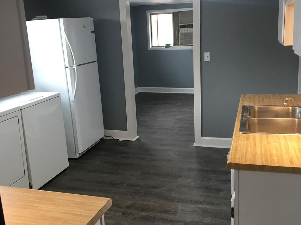 1st image of 844 Louise St