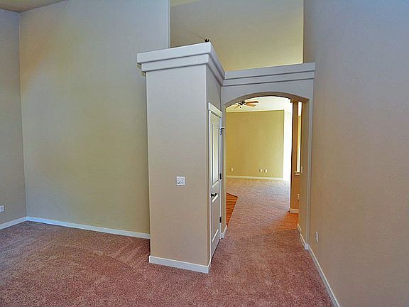 5th image of 627 Chamfer Dr NW