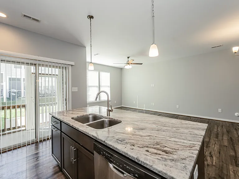8023 Ellendale Dr — Photo 7