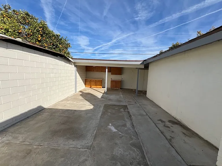 3704 Laverne Ave — Photo 22